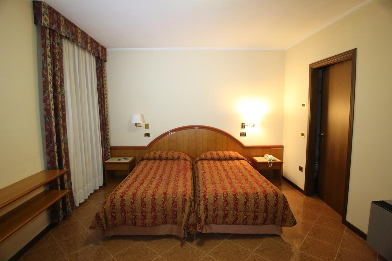 Hotel Paris Castel Goffredo Esterno foto