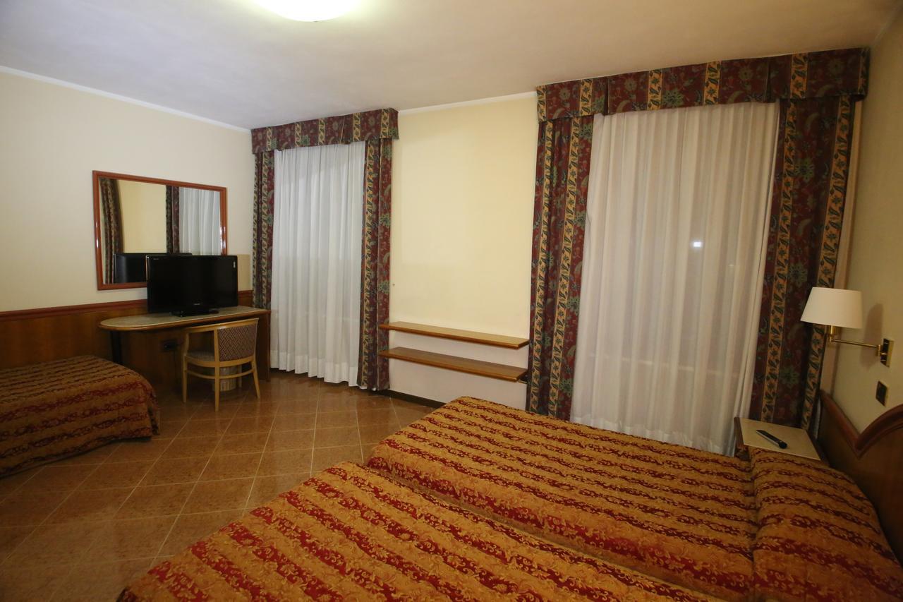 Hotel Paris Castel Goffredo Esterno foto