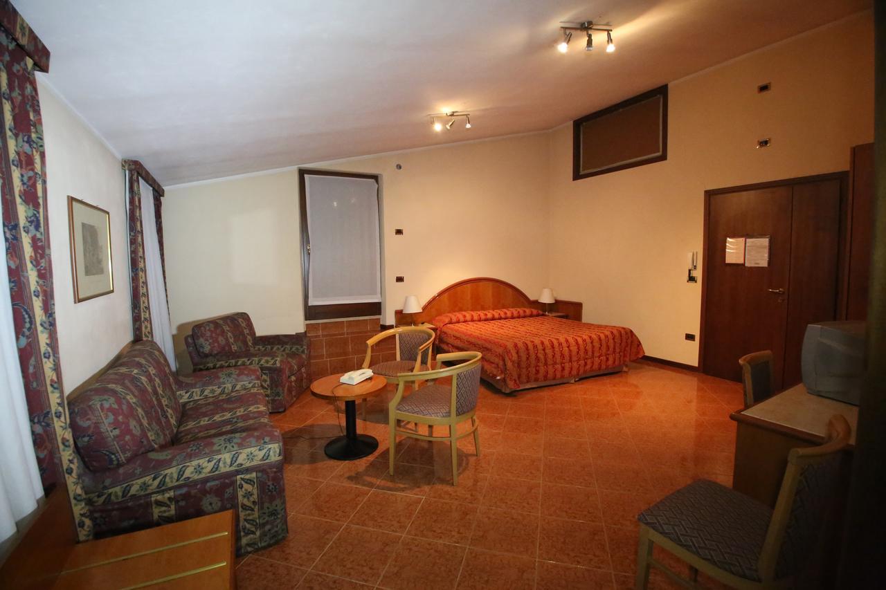 Hotel Paris Castel Goffredo Esterno foto