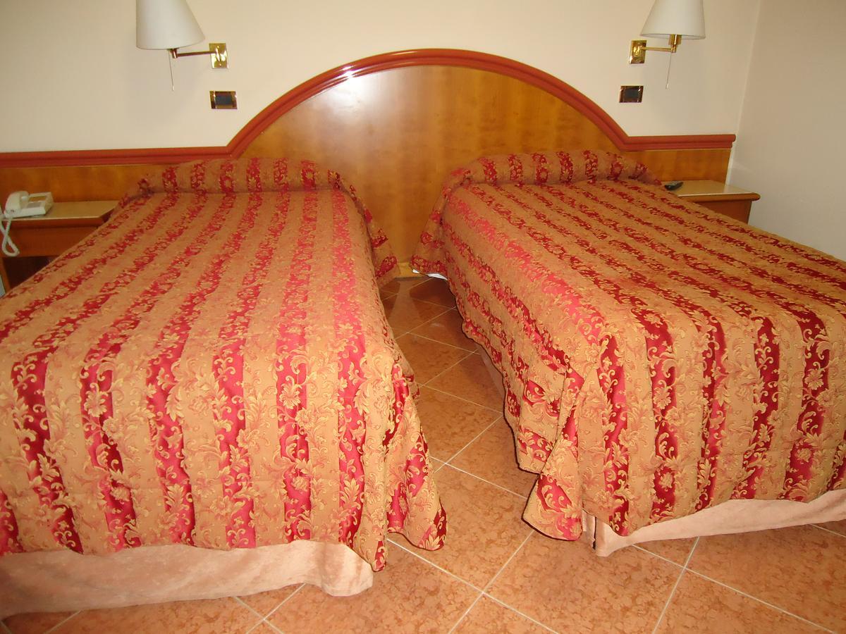 Hotel Paris Castel Goffredo Esterno foto
